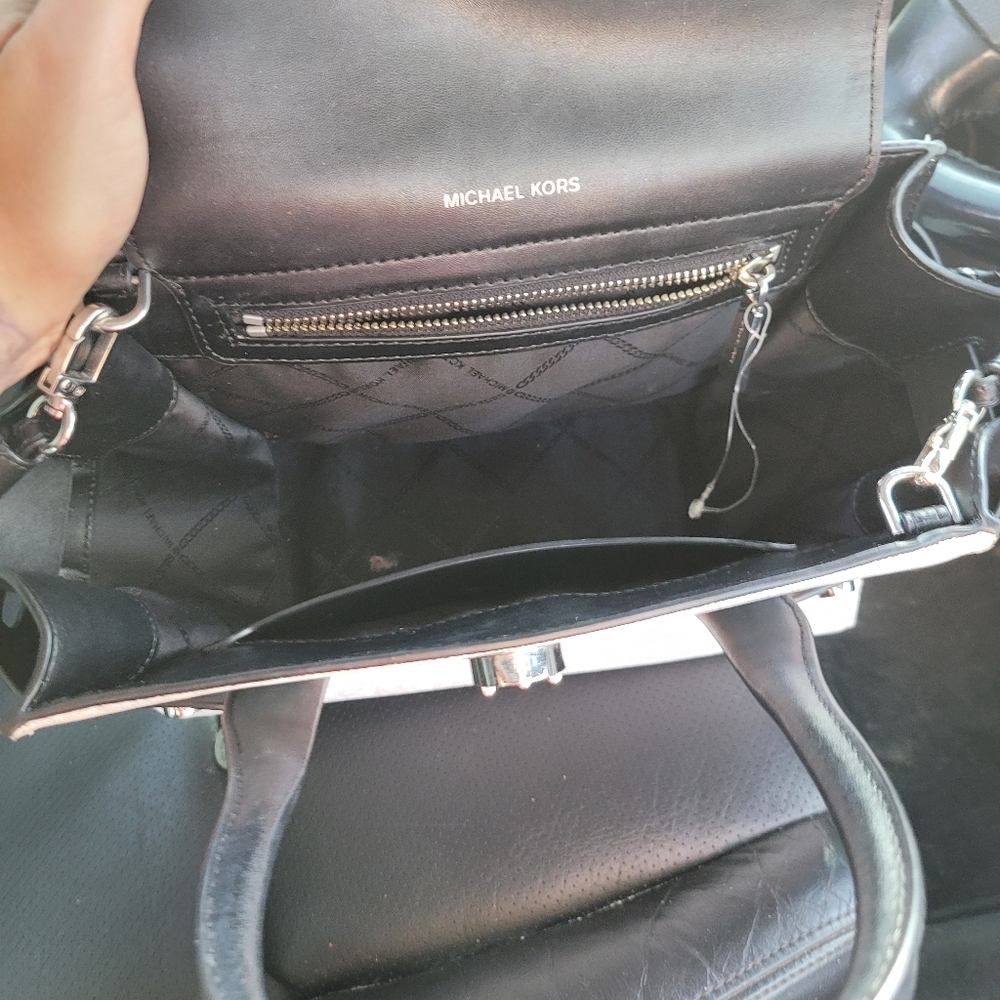 Authentic barely used michael kors purse - Picture 7 of 7
